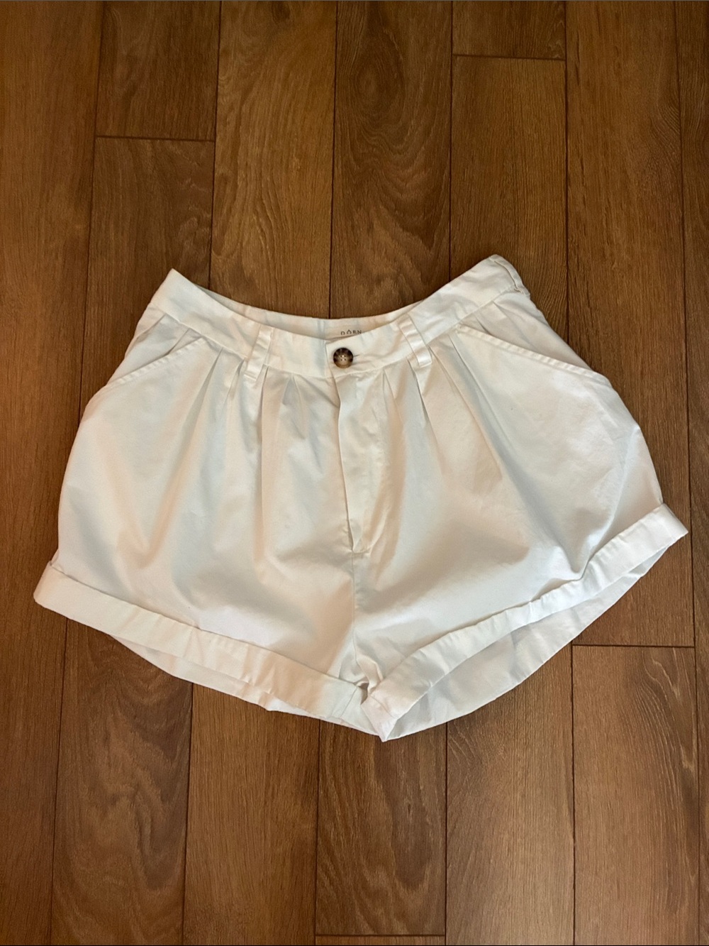 Doen White Paige High-Waist Pleated Shorts
